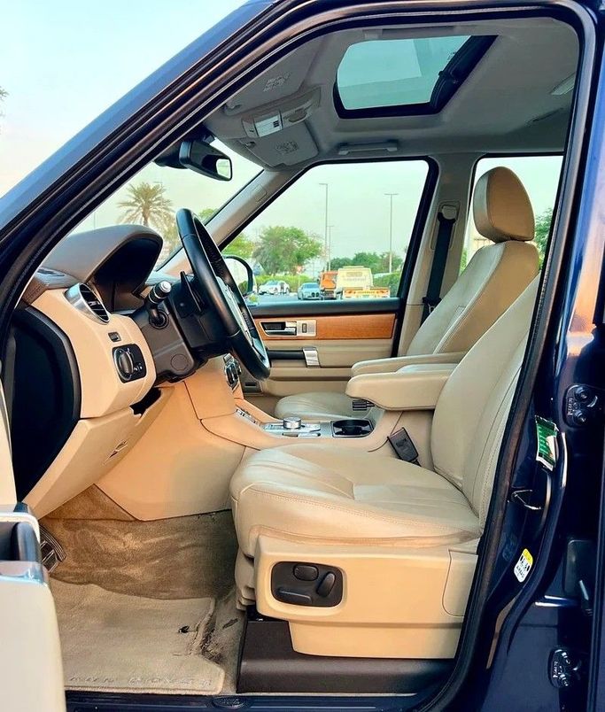 Подержанный Land Rover Discovery P340 IV Рестайлинг, 3.0 л, 2014 в Дубае от Designo Cars Trading Синий цвет. GCC | AUTO.AE