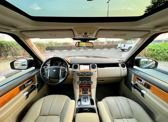 Подержанный Land Rover Discovery P340 IV Рестайлинг, 3.0 л, 2014 в Дубае от Designo Cars Trading Синий цвет. GCC | AUTO.AE