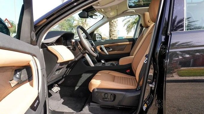 Новый Land Rover Discovery Sport I Рестайлинг, 2.0 л, 2025 в Дубае от Simurgh Cars Черный цвет. Китайская | AUTO.AE