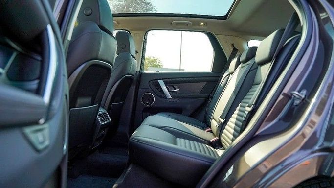 Новый Land Rover Discovery Sport I Рестайлинг, 2.0 л, 2025 в Дубае от Simurgh Cars Серый цвет. Китайская | AUTO.AE