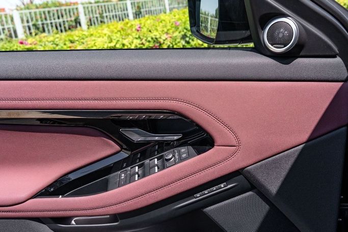 New Land Rover Range Rover Evoque P250 MHEV Long II Facelift, 2.0 l, 2025 in Dubai by Altass Motors, White color. Other | AUTO.AE