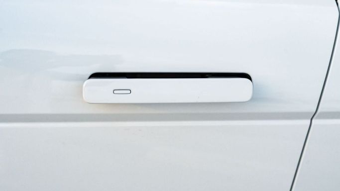 Новый Land Rover Range Rover Evoque P250 MHEV Long II Рестайлинг, 2.0 л, 2025 в Дубае от Altass Motors Белый цвет. Other | AUTO.AE