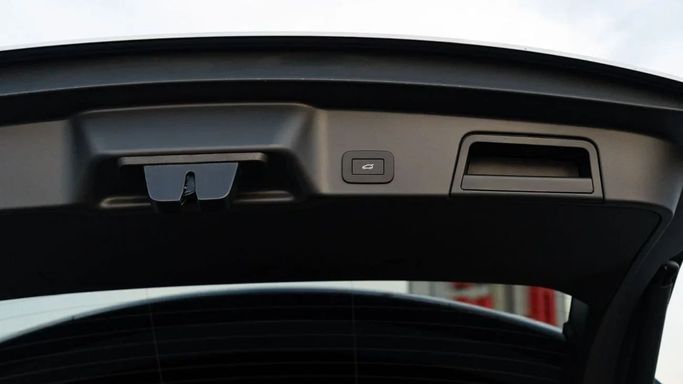 Новый Land Rover Range Rover Evoque P250 MHEV Long II Рестайлинг, 2.0 л, 2025 в Дубае от Altass Motors Белый цвет. Other | AUTO.AE