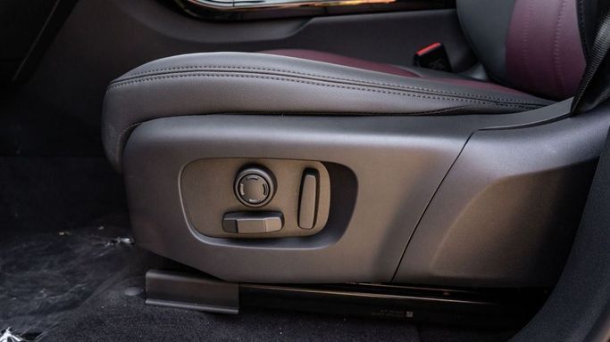 Новый Land Rover Range Rover Evoque P250 MHEV Long II Рестайлинг, 2.0 л, 2025 в Дубае от Altass Motors Белый цвет. Other | AUTO.AE