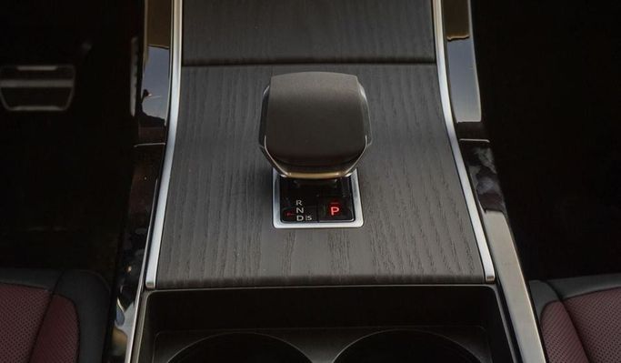 Новый Land Rover Range Rover Evoque P250 II Рестайлинг, 2.0 л, 2024 в Дубае от Najem Motors Белый цвет. Китайская | AUTO.AE