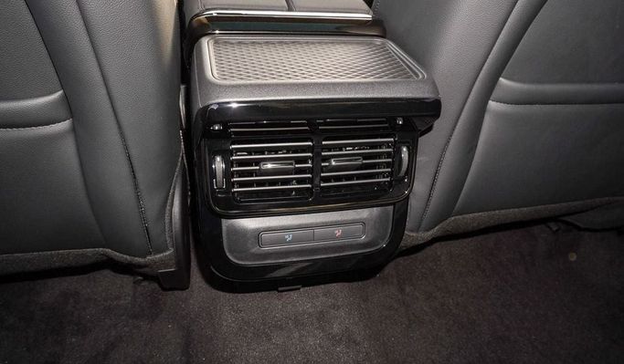 Новый Land Rover Range Rover Evoque P250 II Рестайлинг, 2.0 л, 2024 в Дубае от Najem Motors Белый цвет. Китайская | AUTO.AE