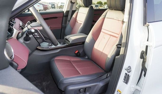 Новый Land Rover Range Rover Evoque P250 II Рестайлинг, 2.0 л, 2024 в Дубае от Najem Motors Белый цвет. Китайская | AUTO.AE