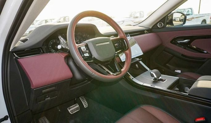 Новый Land Rover Range Rover Evoque P250 II Рестайлинг, 2.0 л, 2024 в Дубае от Najem Motors Белый цвет. Китайская | AUTO.AE