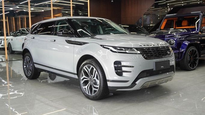 Новый Land Rover Range Rover Evoque P300 II, 2.0 л, 2025 в Дубае от Najem Motors Серебристый цвет. Китайская | AUTO.AE