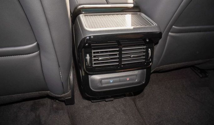 Новый Land Rover Range Rover Evoque P250 II Рестайлинг, 2.0 л, 2024 в Дубае от Najem Motors Зеленый цвет. Китайская | AUTO.AE