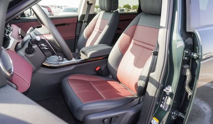 Новый Land Rover Range Rover Evoque P250 II Рестайлинг, 2.0 л, 2024 в Дубае от Najem Motors Зеленый цвет. Китайская | AUTO.AE