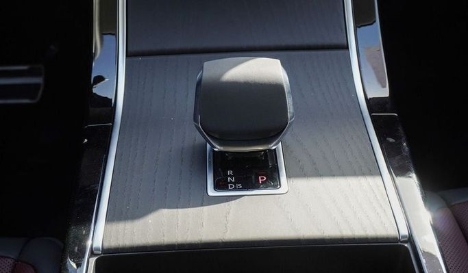 Новый Land Rover Range Rover Evoque P250 II Рестайлинг, 2.0 л, 2024 в Дубае от Najem Motors Зеленый цвет. Китайская | AUTO.AE