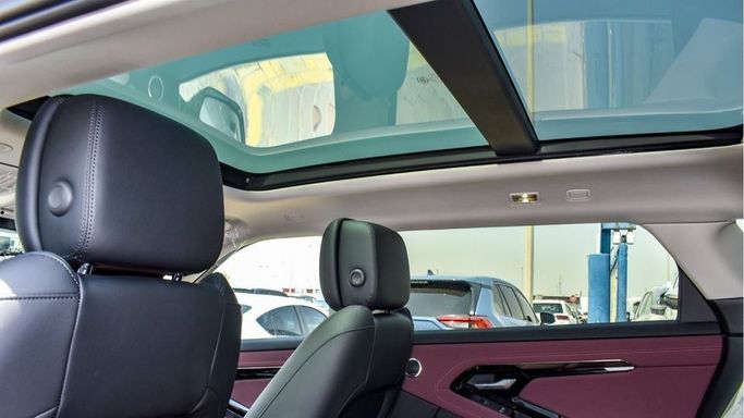 Новый Land Rover Range Rover Evoque P250 II Рестайлинг, 2.0 л, 2024 в Дубае от Najem Motors Белый цвет. Other | AUTO.AE