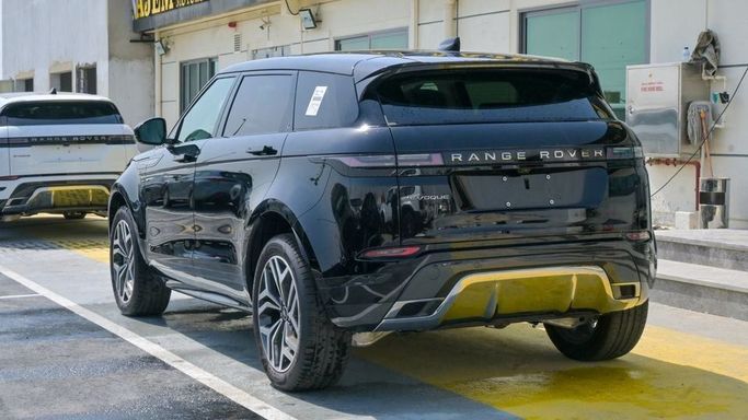 Новый Land Rover Range Rover Evoque P160 II Рестайлинг, 1.5 л, 2024 в Дубае от Najem Motors Черный цвет. Корейская | AUTO.AE