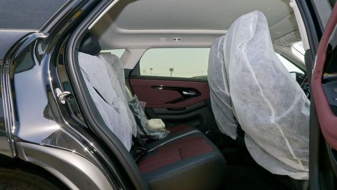 Новый Land Rover Range Rover Evoque P160 II Рестайлинг, 1.5 л, 2024 в Дубае от Najem Motors Черный цвет. Корейская | AUTO.AE