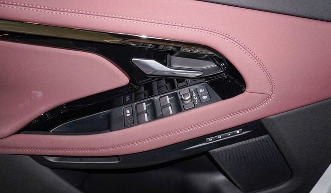 New Land Rover Range Rover Evoque P160 II Facelift, 1.5 l, 2024 in Dubai by Najem Motors, White color. Chinese Specs | AUTO.AE