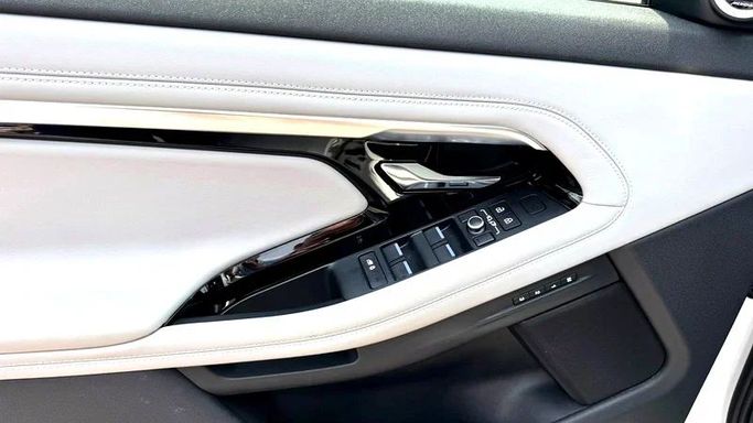 Used Land Rover Range Rover Evoque P250 II, 2.0 l, 2022 in Dubai by Ignite Used Cars, White color. GCC Specs | AUTO.AE