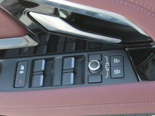 Новый Land Rover Range Rover Evoque P300e (PHEV) II, 1.5 л, 2022 в Дубае от Titanum Cars Белый цвет. Other | AUTO.AE