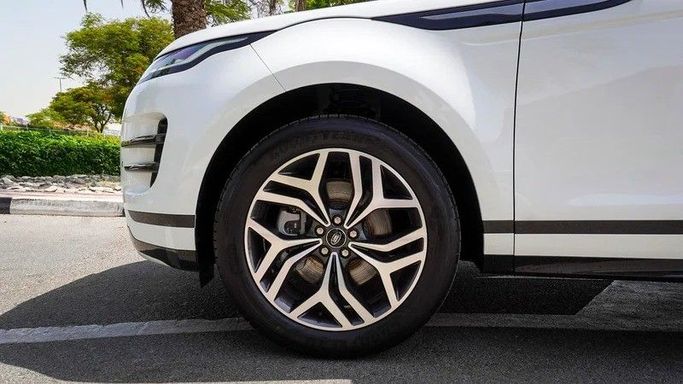 Новый Land Rover Range Rover Evoque P250 II Рестайлинг, 2.0 л, 2025 в Дубае от Simurgh Cars Белый цвет. Китайская | AUTO.AE