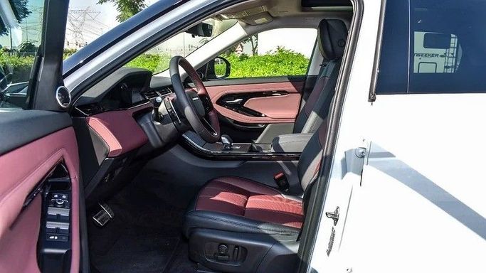 Новый Land Rover Range Rover Evoque P250 II Рестайлинг, 2.0 л, 2024 в Дубае от Simurgh Cars Белый цвет. Китайская | AUTO.AE