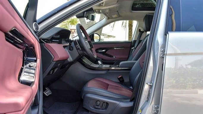 Новый Land Rover Range Rover Evoque P250 II Рестайлинг, 2.0 л, 2024 в Дубае от Simurgh Cars Серебристый цвет. Китайская | AUTO.AE