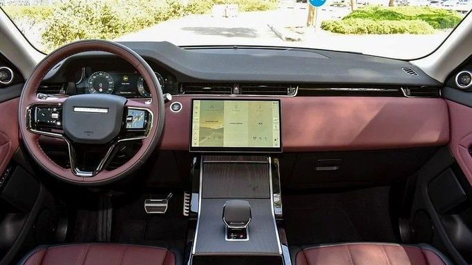 Новый Land Rover Range Rover Evoque P250 II Рестайлинг, 2.0 л, 2024 в Дубае от Simurgh Cars Серебристый цвет. Китайская | AUTO.AE