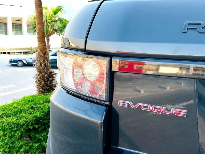 Подержанный Land Rover Range Rover Evoque P240 I, 2.0 л, 2012 в Дубае от Andaleeb Cars Черный цвет. GCC | AUTO.AE