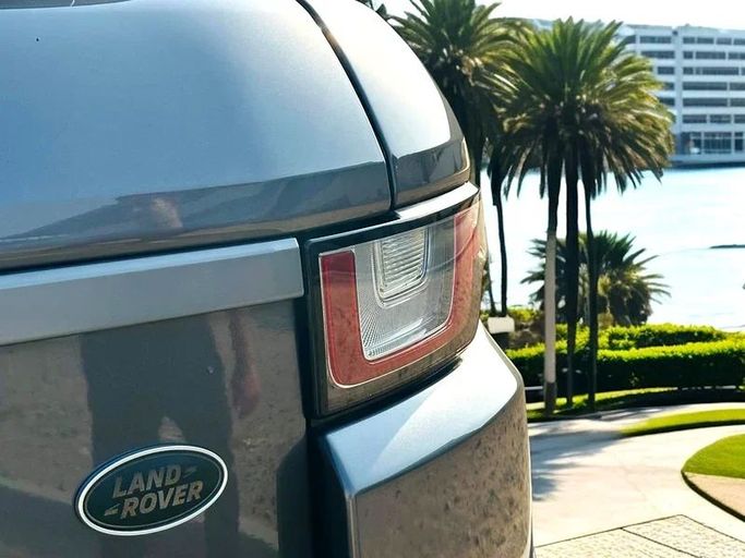 Подержанный Land Rover Range Rover Evoque P240 I Рестайлинг, 2.0 л, 2016 в Дубае от Andaleeb Cars Серый цвет. GCC | AUTO.AE