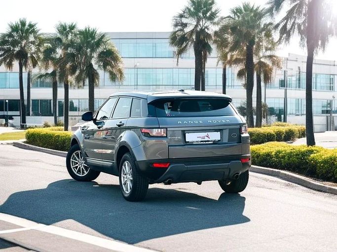 Подержанный Land Rover Range Rover Evoque P240 I Рестайлинг, 2.0 л, 2016 в Дубае от Andaleeb Cars Серый цвет. GCC | AUTO.AE