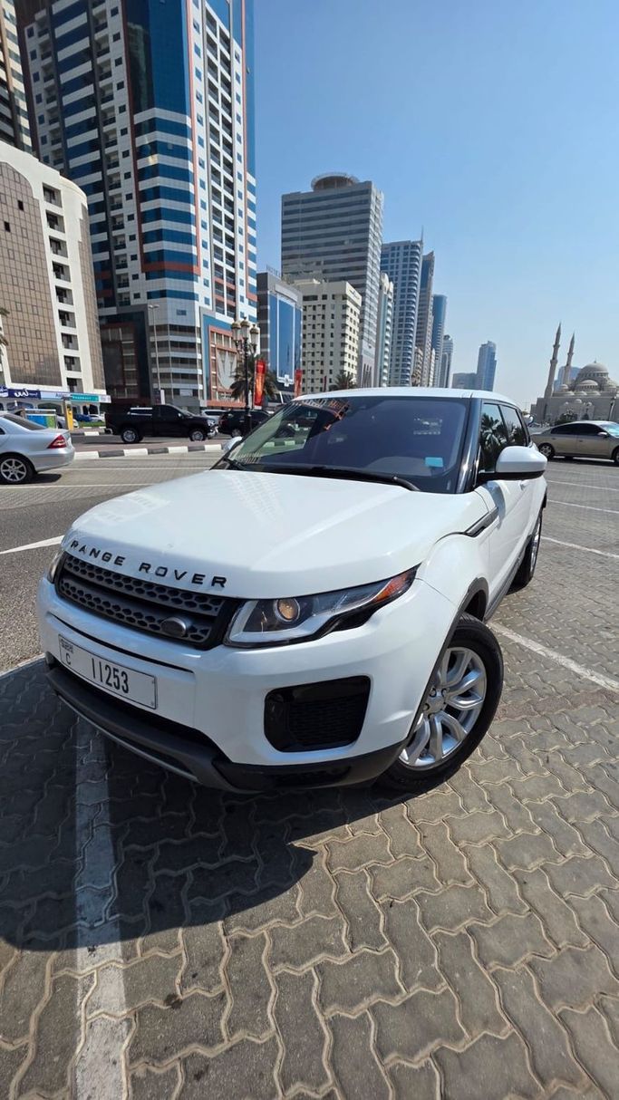 مستعملة Land Rover Range Rover Evoque P160 ثانياً, 1.5 l, 2019 في في دبي، اللون أبيض. المواصفات الأمريكية | AUTO.AE