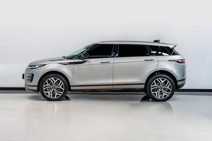 Подержанный Land Rover Range Rover Evoque P250 MHEV Long II Рестайлинг, 2.0 л, 2025 в Дубае Серебристый цвет. Китайская | AUTO.AE