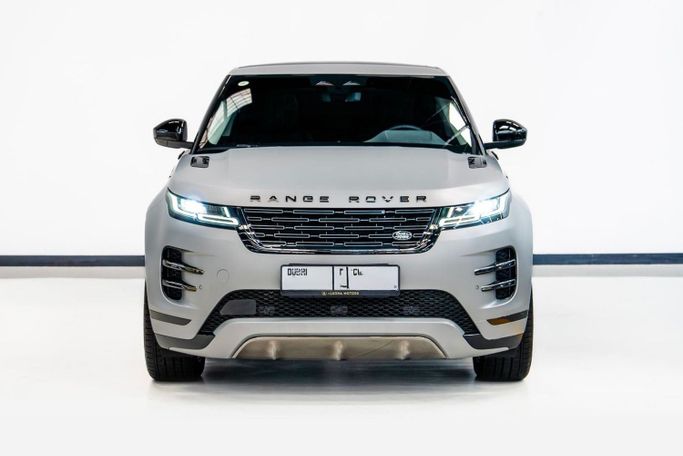 Подержанный Land Rover Range Rover Evoque P250 MHEV Long II Рестайлинг, 2.0 л, 2025 в Дубае Серебристый цвет. Китайская | AUTO.AE