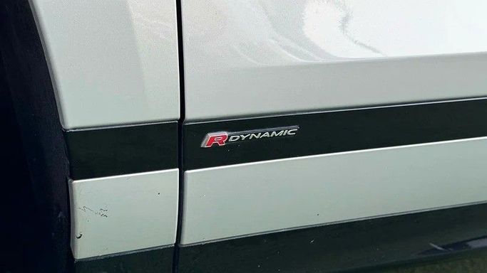 Подержанный Land Rover Range Rover Evoque P250 II, 2.0 л, 2020 в Дубае от Platform Used Cars Серый цвет. GCC | AUTO.AE