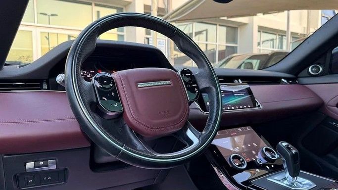 Подержанный Land Rover Range Rover Evoque P250 II, 2.0 л, 2020 в Дубае от Platform Used Cars Серый цвет. GCC | AUTO.AE
