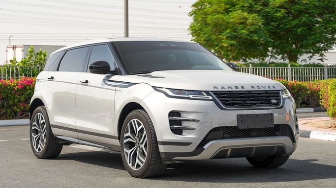 مستعملة Land Rover Range Rover Evoque P200 شد الوجه الثاني, 2.0 l, 2024 في في دبي من GT MOTORS، اللون أبيض. المواصفات الصينية | AUTO.AE