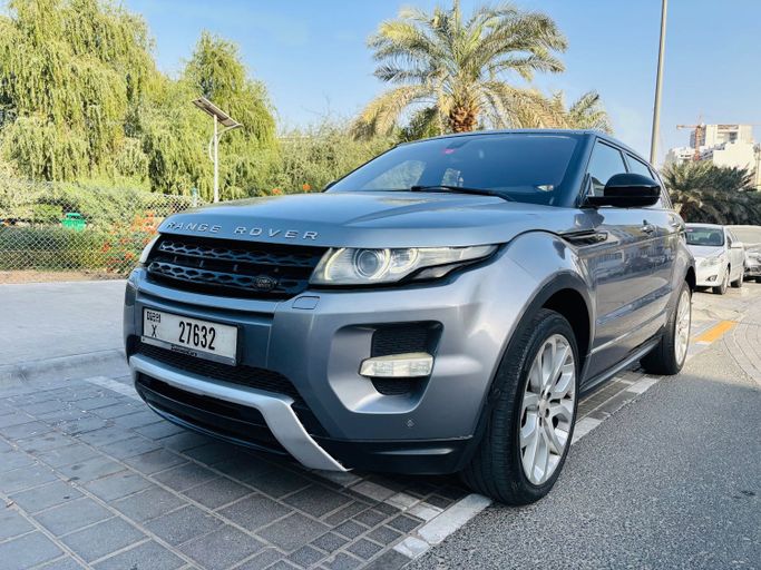 مستعملة Land Rover Range Rover Evoque P240 I, 2.0 l, 2015 في في دبي، اللون رمادي. مواصفات الخليج | AUTO.AE