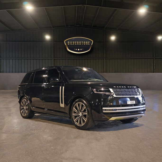 Land Rover Range Rover P400 MHEV LONG V, 2023 رجال الأعمال دفع رباعي 5 أبواب للتأجير في في دبي من SILVERSTONE RENT A CAR، اللون أسود | AUTO.AE