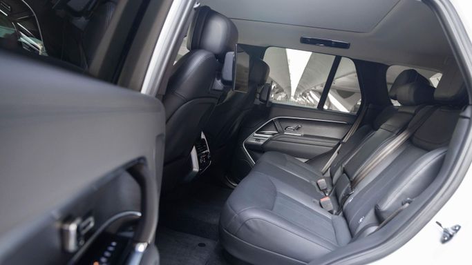 Land Rover Range Rover P530 MHEV V, 2023 business suv 5 dr. for rent in Dubai by AVA car rental, white color | AUTO.AE