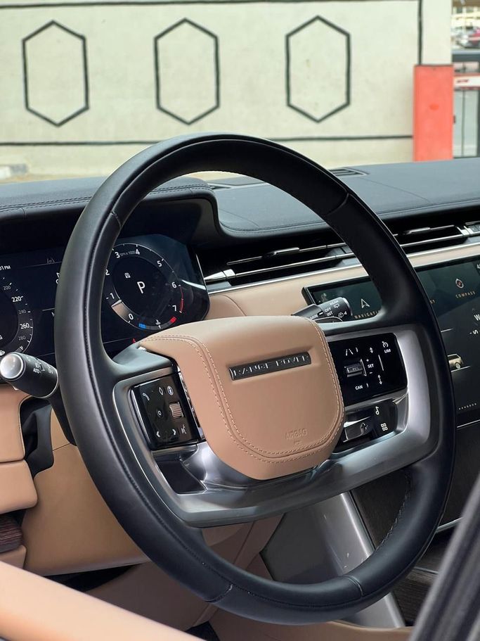 Land Rover Range Rover P400 MHEV V, 2024 внедорожник 5 дв. бизнес класса в Дубае от Princess черный цвет | AUTO.AE