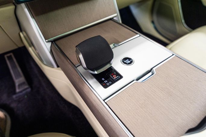 New Land Rover Range Rover P530 MHEV V, 4.4 l, 2025 in Dubai by PUPIL OF FATE MOTORS, Black color. GCC Specs | AUTO.AE