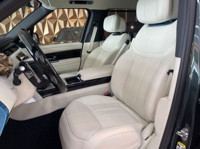 Новый Land Rover Range Rover P530 MHEV V, 4.4 л, 2025 в Дубае от 777 CARS Зеленый цвет. Европейская | AUTO.AE