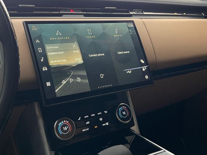 Подержанный Land Rover Range Rover P530 MHEV V, 4.4 л, 2023 в Дубае от 777 CARS Белый цвет. GCC | AUTO.AE