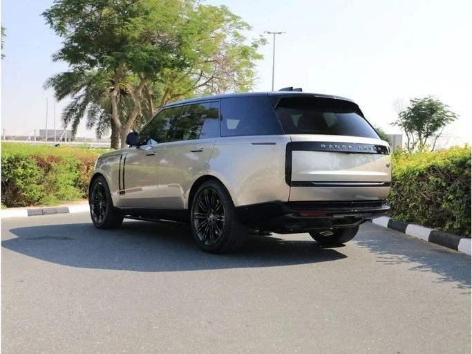 Подержанный Land Rover Range Rover P530 MHEV V, 4.4 л, 2023 в Дубае от Dresden Motors Золотистый цвет. Other | AUTO.AE