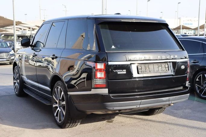 Подержанный Land Rover Range Rover P510 IV, 5.0 л, 2015 в Дубае от Dresden Motors Черный цвет. GCC | AUTO.AE