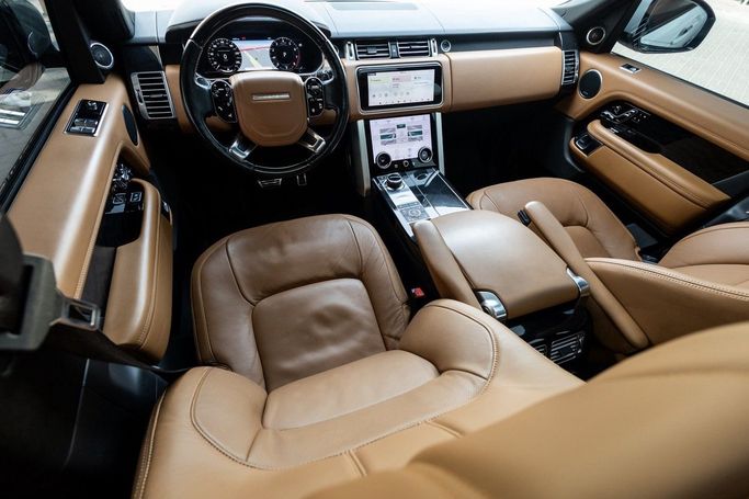 Used Land Rover Range Rover P525 IV Facelift, 5.0 l, 2018 in Dubai by Linda Cars, White color. GCC Specs | AUTO.AE