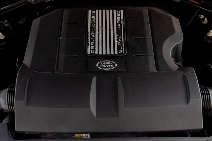 Подержанный Land Rover Range Rover P340 IV Рестайлинг, 3.0 л, 2019 в Дубае от Linda Cars Черный цвет. GCC | AUTO.AE