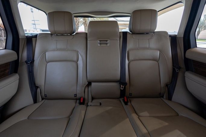 Подержанный Land Rover Range Rover P340 IV Рестайлинг, 3.0 л, 2019 в Дубае от Linda Cars Черный цвет. GCC | AUTO.AE