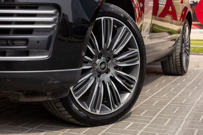 Подержанный Land Rover Range Rover P525 IV Рестайлинг, 5.0 л, 2019 в Дубае от Linda Cars Черный цвет. Европейская | AUTO.AE