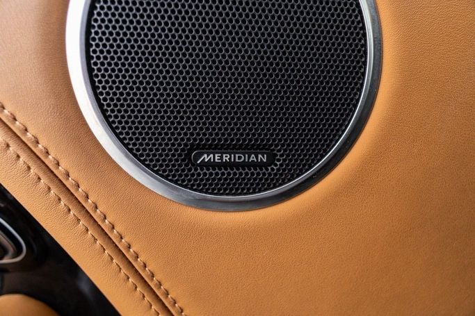 Подержанный Land Rover Range Rover P525 IV Рестайлинг, 5.0 л, 2019 в Дубае от Linda Cars Черный цвет. Европейская | AUTO.AE