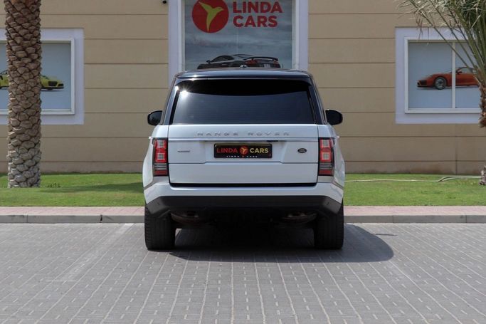 Подержанный Land Rover Range Rover Long IV, 5.0 л, 2015 в Дубае от Linda Cars Белый цвет. GCC | AUTO.AE